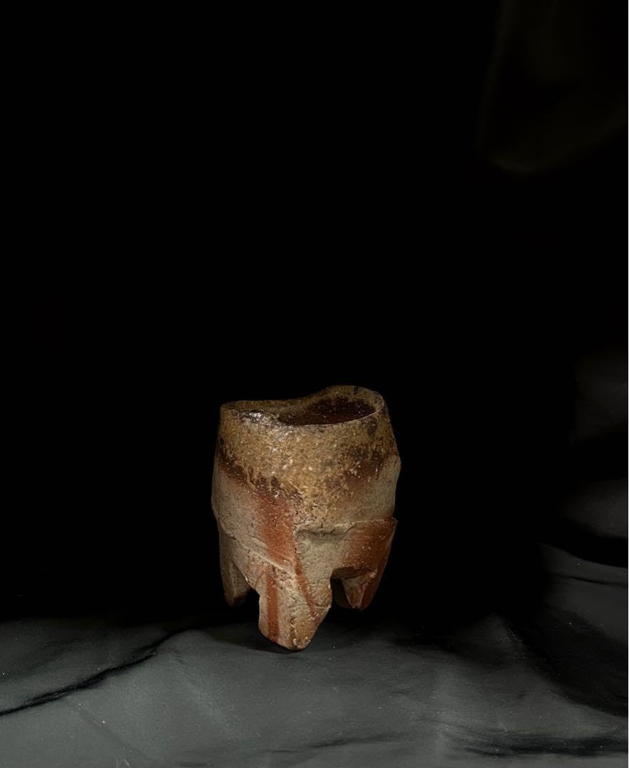 隠崎隆一　「備前三脚」ぐい呑 隠崎隆一／備前酒呑（三つ足）001 KAKUREZAKI Ryuichi / Bizen